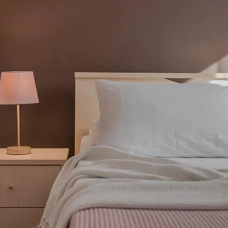 Queen Bee Residence Apartment *